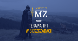 rycerz-stojacy-na-porosnietym-trawa-szczycie-bieszczad-szukajacy-terapii-zastepczej-testosteronem-w-sanoku-navy